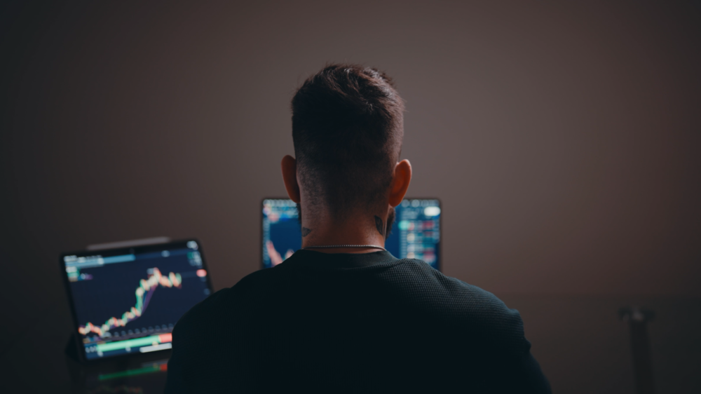 AI deception and online trust b-roll